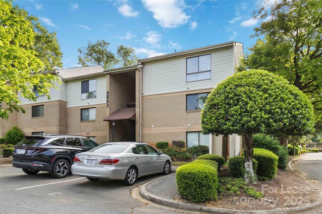 Foto del edificio - 4803 Spring Lake Dr
