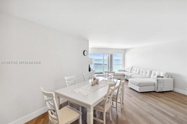 Foto del edificio - 6767 Collins Ave