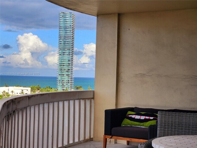 Foto del edificio - 19355 Turnberry Way
