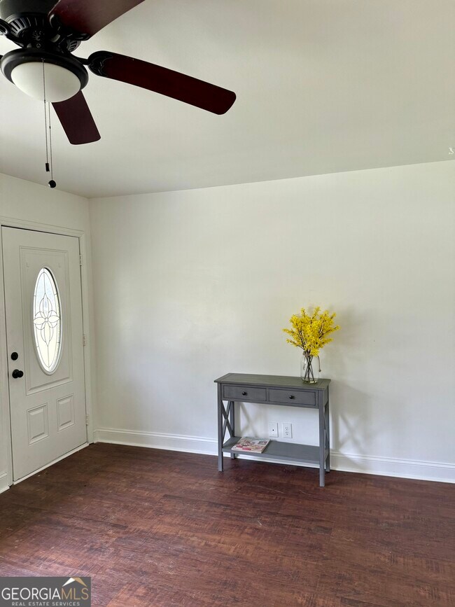 Foto del edificio - 1322 S Hicks Cir NW
