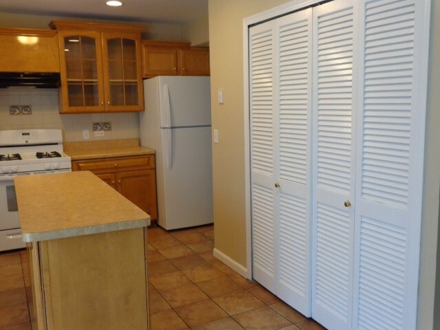 Building Photo - 2704 Peppertree Lane