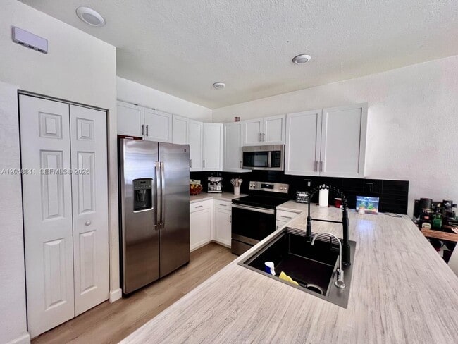 Foto del edificio - 10939 W 32nd Ln