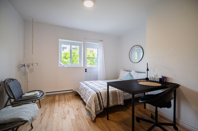 Photo du bâtiment - 820 Rue Roy E