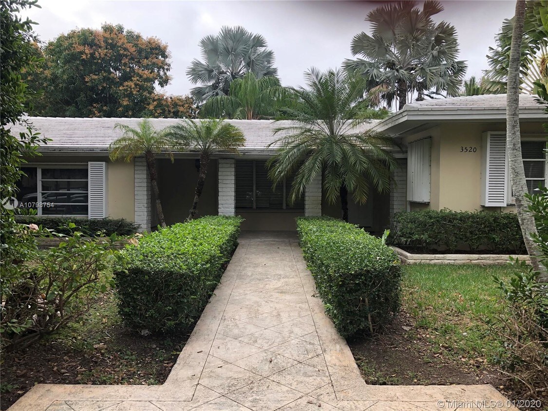 Primary Photo - 3520 Segovia St
