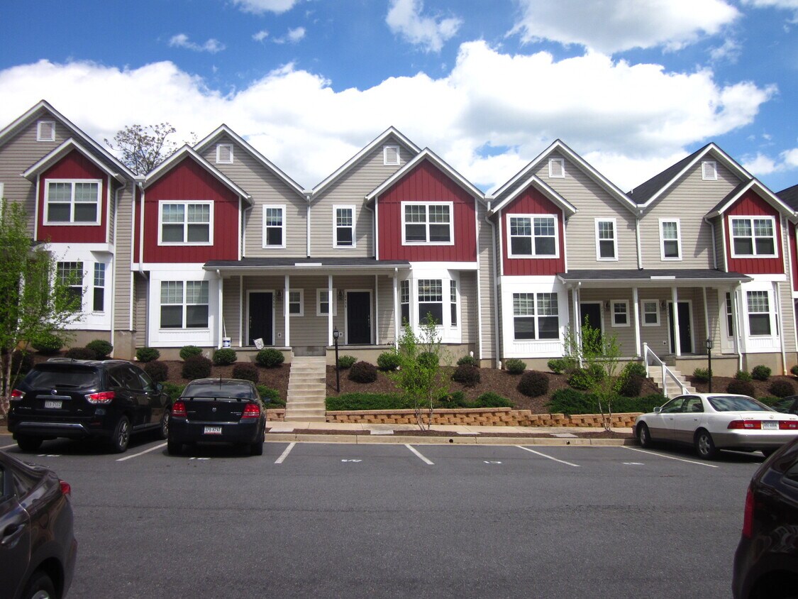 Primary Photo - 2460 N Berkshire Rd