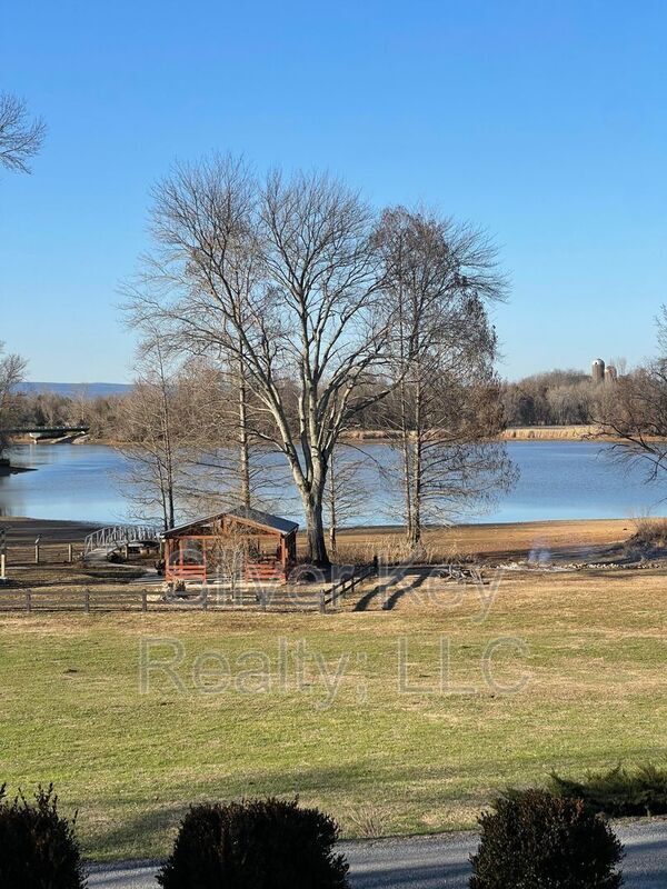 Building Photo - 402 Jim Hale Rd