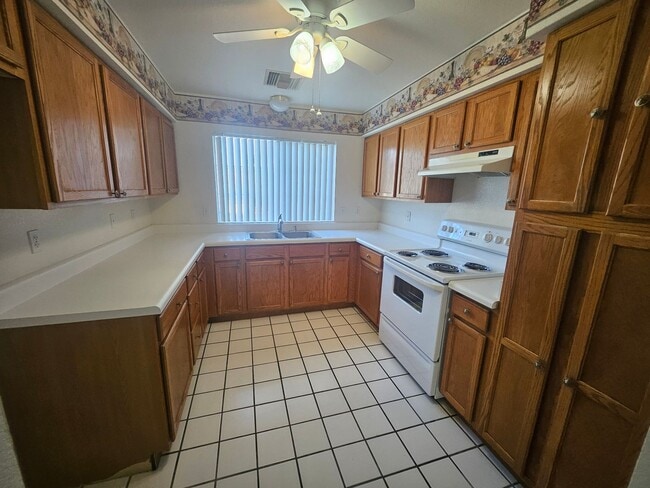 Building Photo - 3 Bedroom Home in Holiday Shores