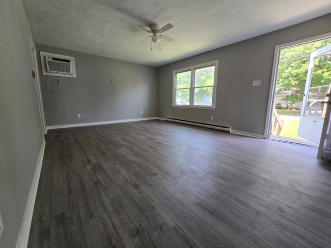 Building Photo - 5 N Fern Ave