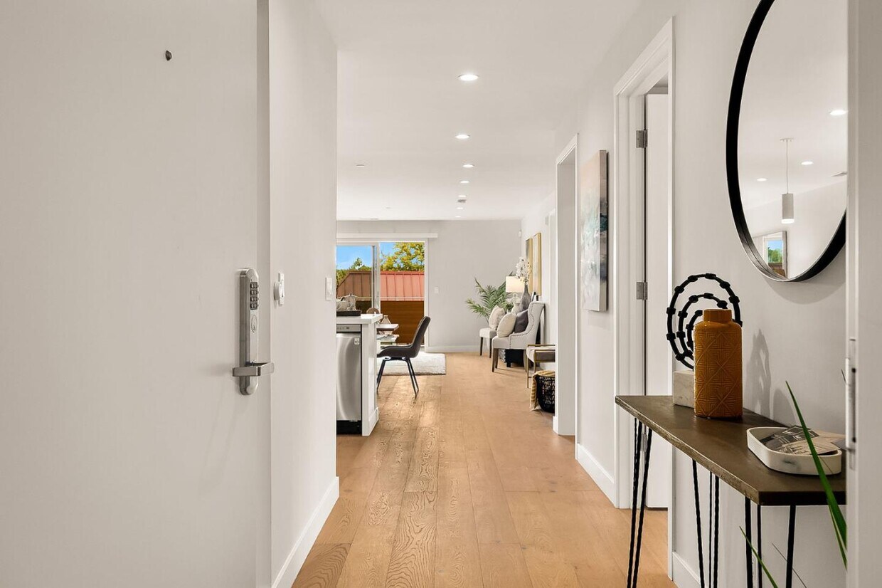 Foto principal - 30 Hermosa Ave