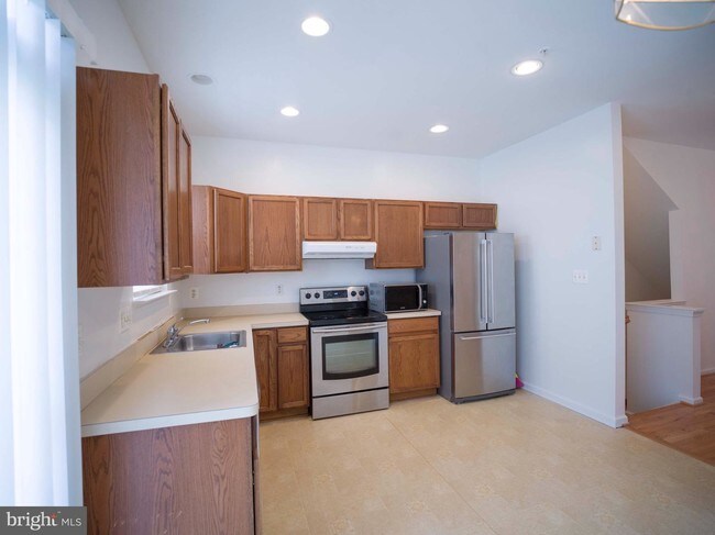 Building Photo - 65 Danbury St SW