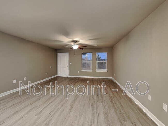 Building Photo - 206 SW Rose St