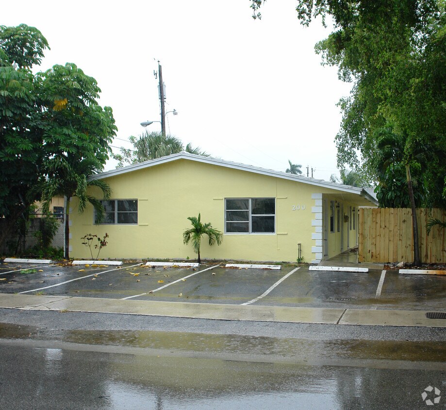 Primary Photo - 200-204 NW 17th Ct