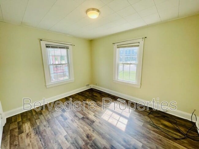 Foto del edificio - 810 Elwell Ave