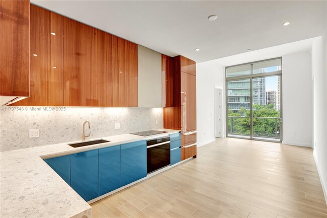 Building Photo - 2655 S Bayshore Dr