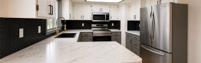 Foto del edificio - 7808 W Elm Brook St