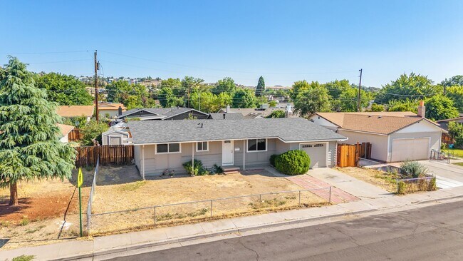 Building Photo - 2565 Pequop St