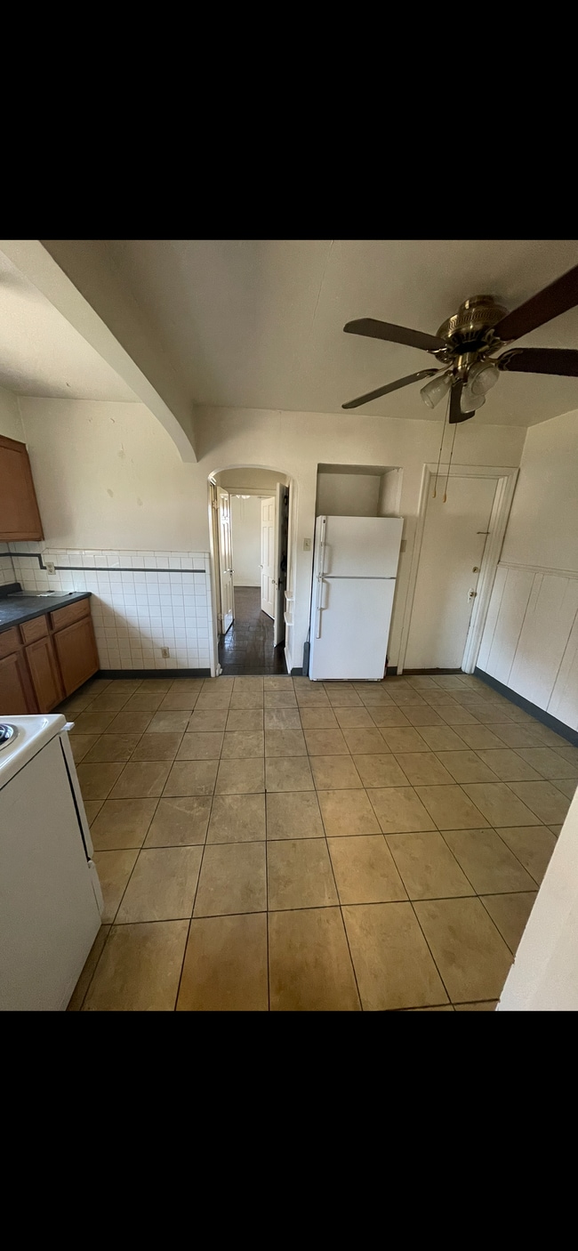 Kitchen/ Dining room - 1132 Franklin Ave