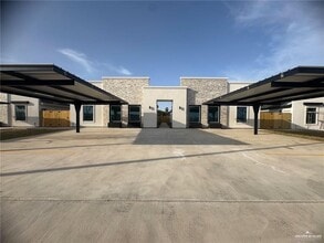Building Photo - 2109 Dragonfly St