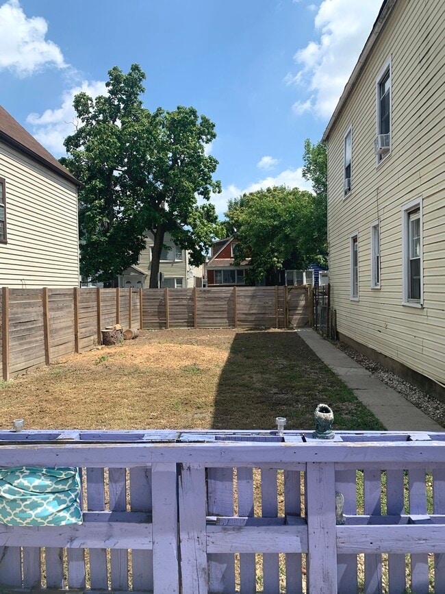 Building Photo - 2208 N Lorel Ave