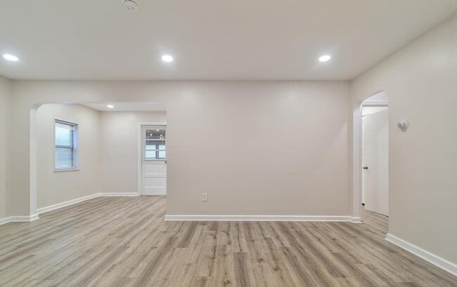 Building Photo - 154 Orchard Ave