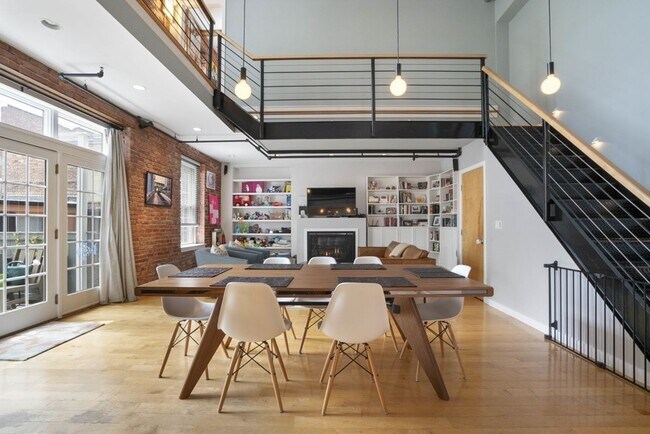 Building Photo - 8 Newcomb St