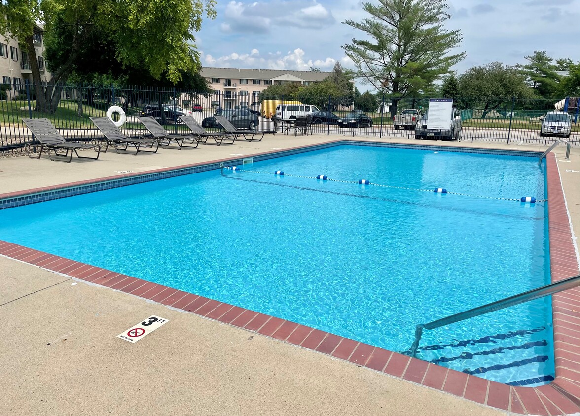 Primary Photo - Cambridge Court Apartments