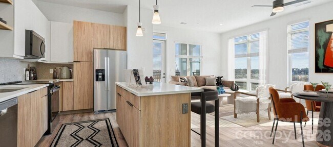 Foto del edificio - 2222 N Tryon St