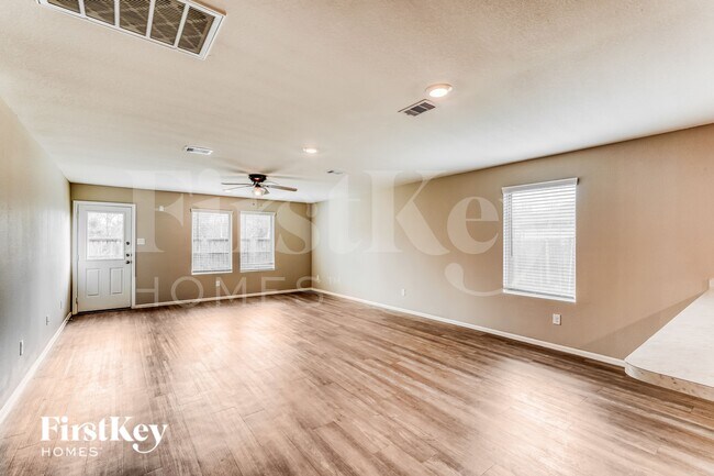 Foto del edificio - 3406 Hughes Mdw Wy