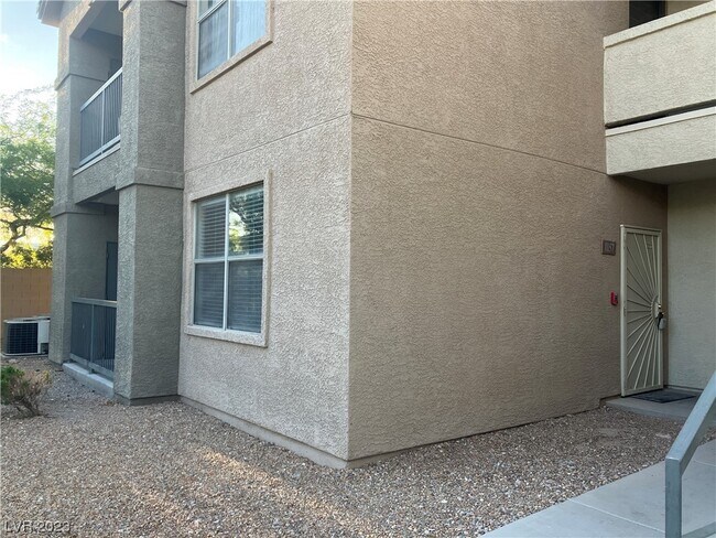 Foto del edificio - 8000 W Badura Ave