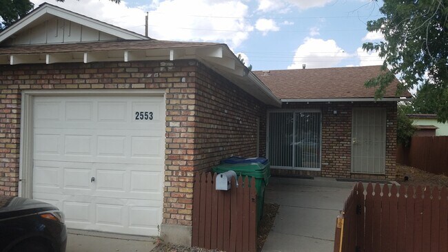 Foto del edificio - Coming soon! 2 bedroom duplex in North East Reno!