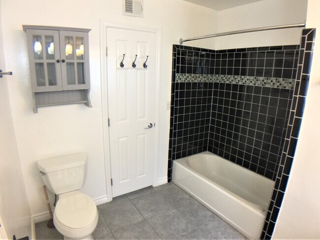 Foto del edificio - Fall in love with this home...4 Bed/ 2 Bath House Rental in El Segundo