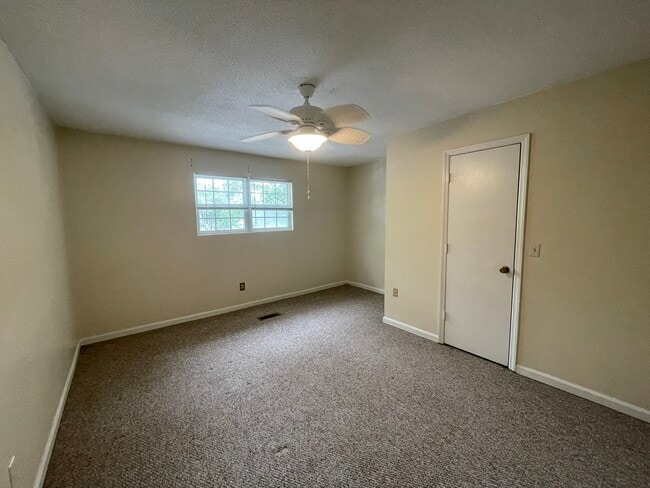 Building Photo - 507 Stinson Dr
