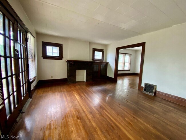 Foto del edificio - 400 Cloverdale Ave