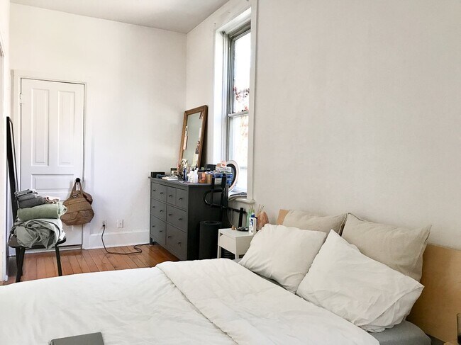 Foto del edificio - 2531-2533 W Augusta Blvd
