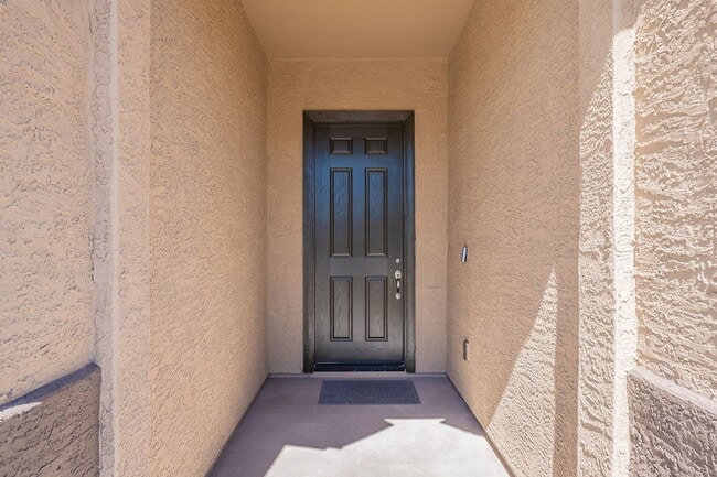 Foto del edificio - Pending/ Rented - Bright & Spacious 4-Bed ...