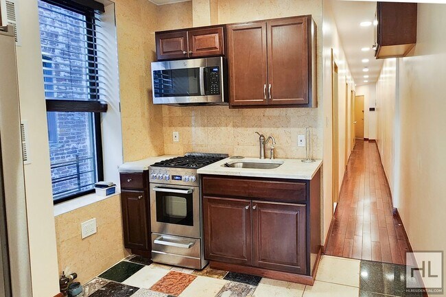 Foto del edificio - HURON STREET / 2-Bed 1-Bath / Great Greenp...