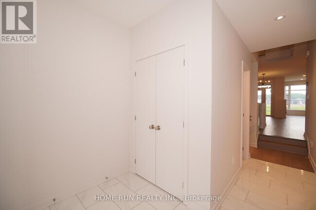 Building Photo - 770 Solarium Ave