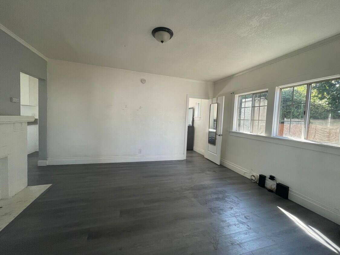 Sala de estar - 472 W 47th Plz
