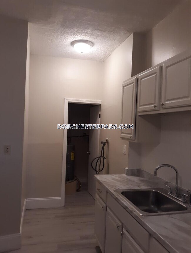 Foto del edificio - 338 Blue Hill Avenue