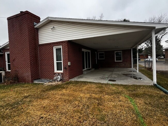 Building Photo - Rare FOUR Bedroom Single Family Home for Rent