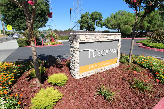 Foto del edificio - Tuscana Townhomes