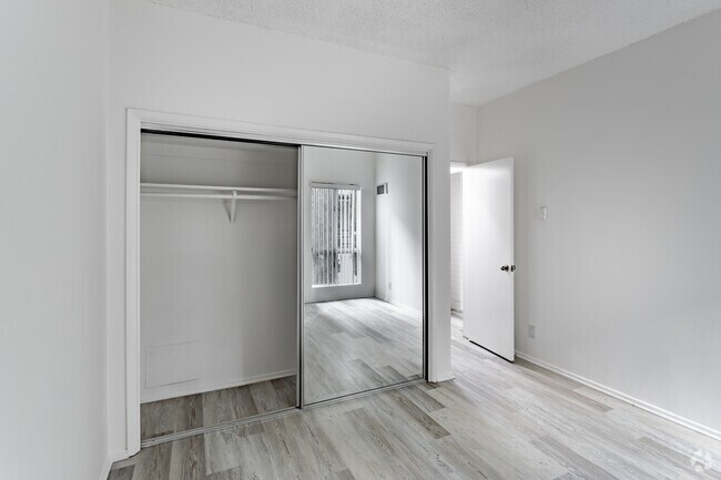 1HAB, 1BA - 650 ft² - 10905 Ohio Ave