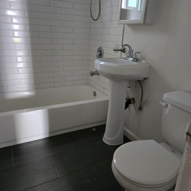 Building Photo - 829 N Formosa Ave