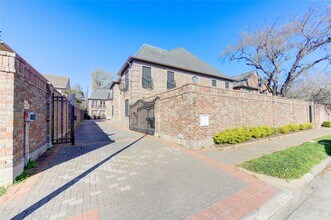 Building Photo - 2510 Potomac Dr