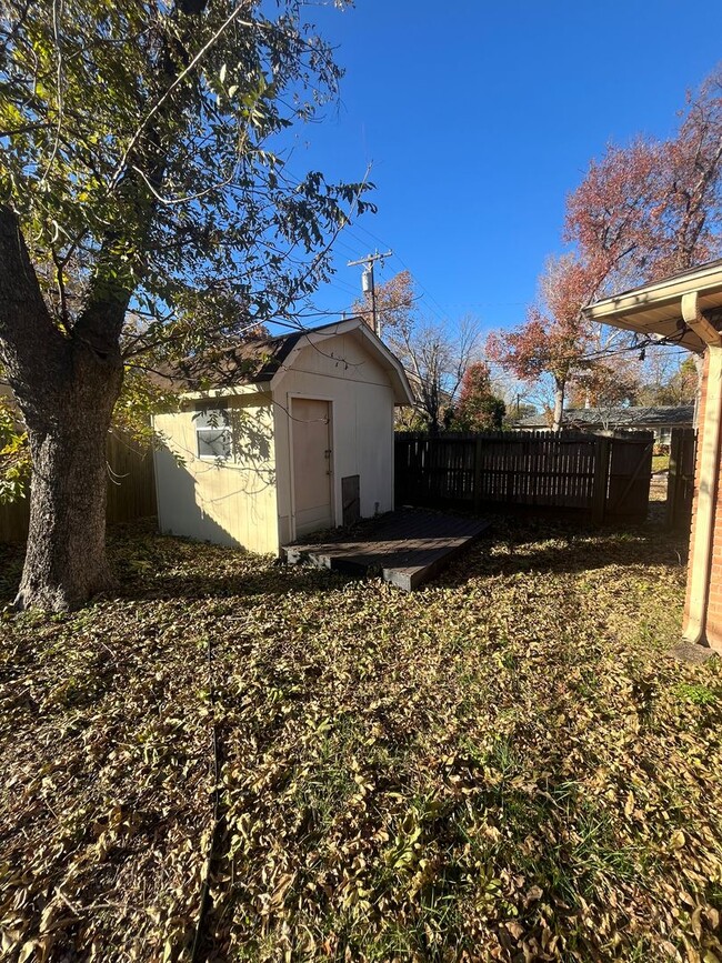 Building Photo - Beautiful family home in Tulsa