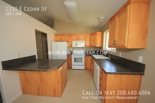 Foto del edificio - 1310 E Cedar St