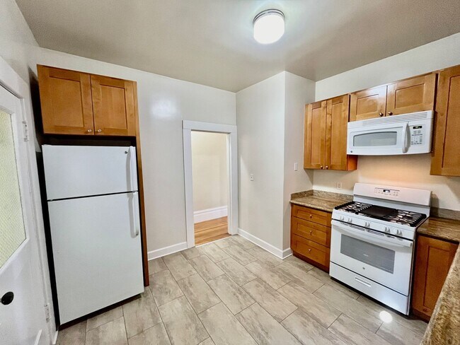 Foto del edificio - INCREDIBLE, MUST SEE NOE VALLEY TWO BEDROOM!!!