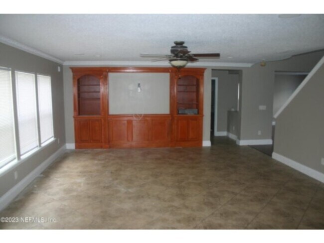 Foto del edificio - Beautiful, spacious 5/3 home