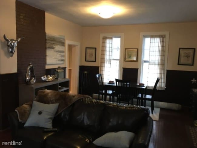 Building Photo - 3 br, 1.5 bath Townhome - 801 West Ferry St