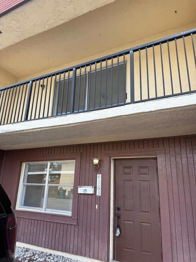 Foto del edificio - 4163 SW 66th Terrace